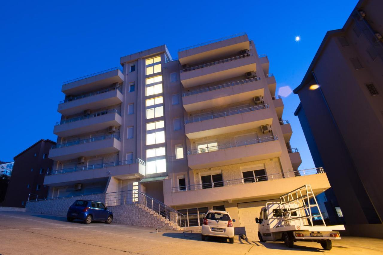 Becici Four-Bedroom Penthouse Apartment With Jacuzzi Extérieur photo